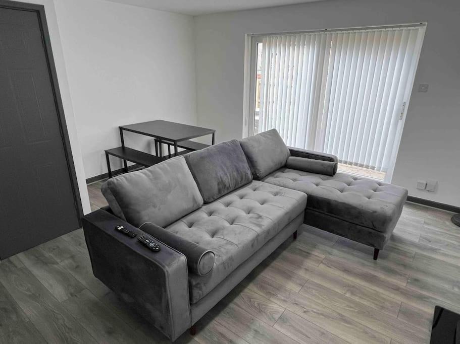 3 Bedroom House With Parking Manchester Ngoại thất bức ảnh