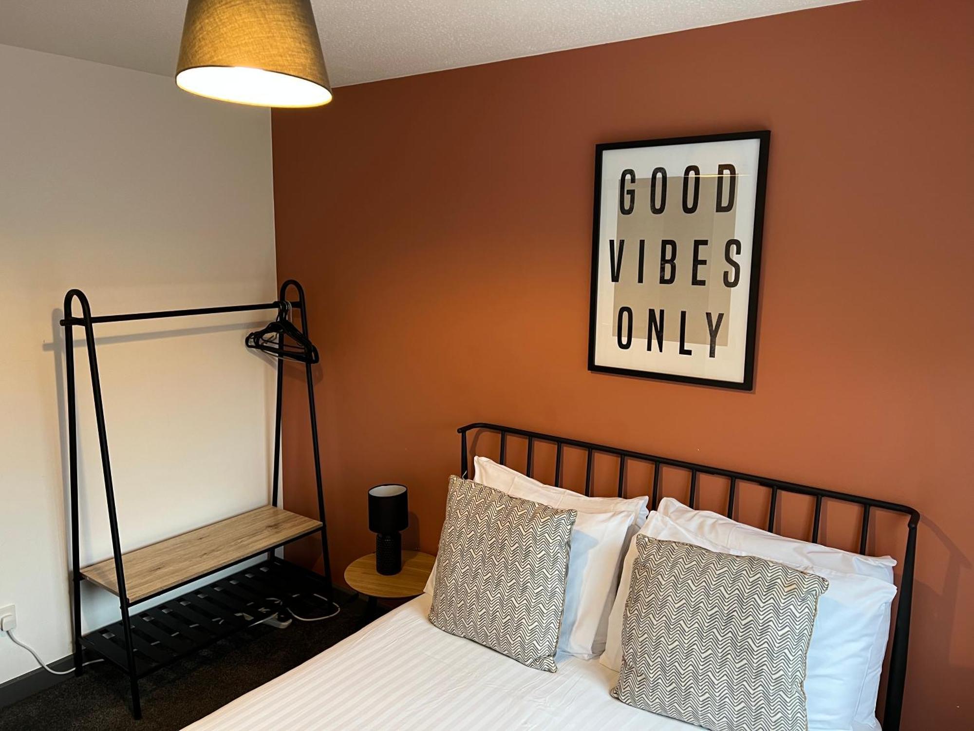 3 Bedroom House With Parking Manchester Ngoại thất bức ảnh